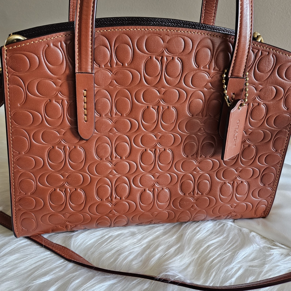 Coach Embossed Leather Crossbody Bag – Excellent Condition – Compact & Stylish - Picture 13 of 16